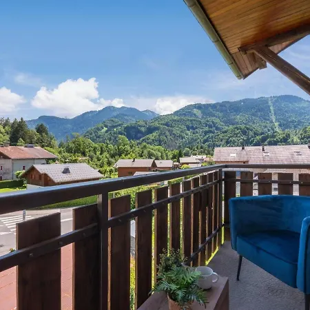 Apartment Tigerlily, *